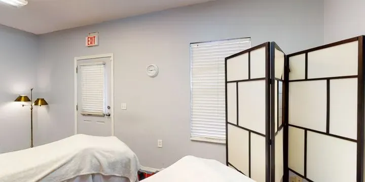 https://cdn.salonspotlight.com/photos/Odqm3rzyBdegGQSl2AuD/3de2febb-cb59-4f13-bddf-35a907a4a17c_720x720