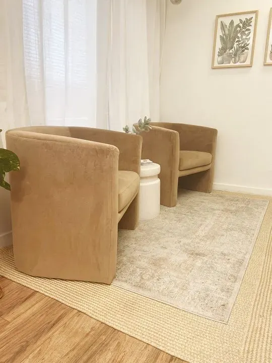 https://cdn.salonspotlight.com/photos/Oekcd6d5P9Fk4HAV9TqW/53989900-8b2d-4443-9445-046dfba52b69_720x720