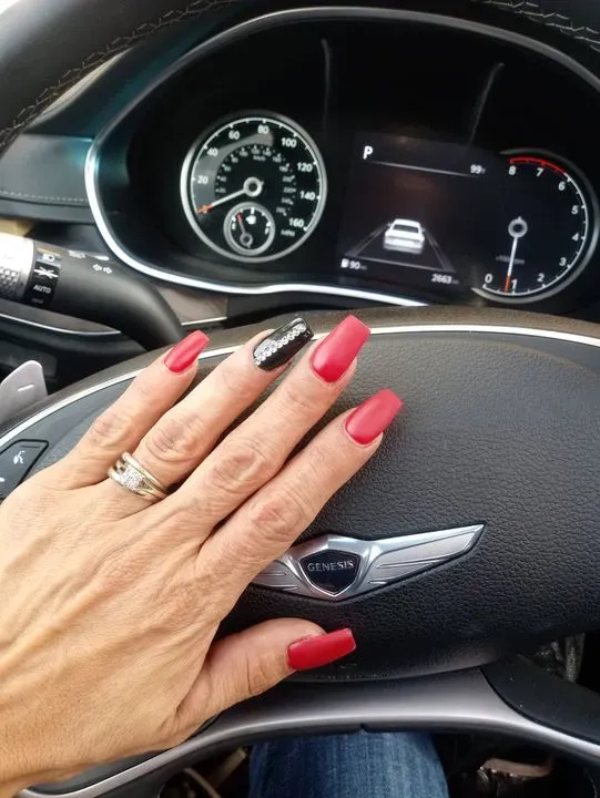 https://cdn.salonspotlight.com/photos/OfNearELAjhyvk13r9Fh/e1630208-5bea-48cf-937d-ff5aaa10e3db_720x720