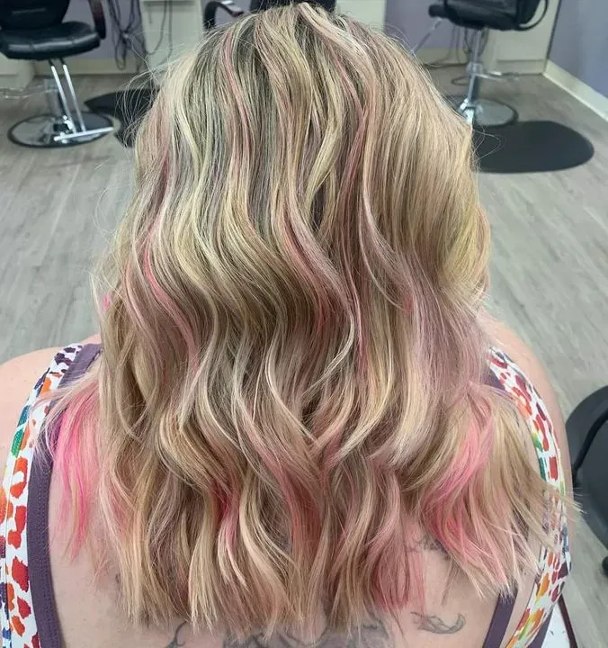 https://cdn.salonspotlight.com/photos/OgAQm85270rTUbtB23BZ/0ad34a33-1564-414c-b21a-da68de0338d7_720x720