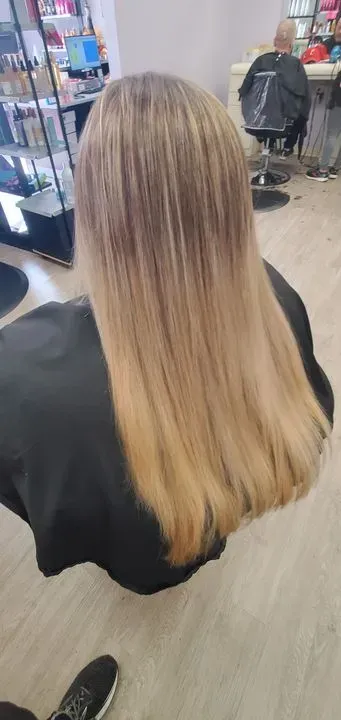 https://cdn.salonspotlight.com/photos/OgAQm85270rTUbtB23BZ/773ccf34-3d41-4e4a-8f4a-ec752425b7fb_720x720