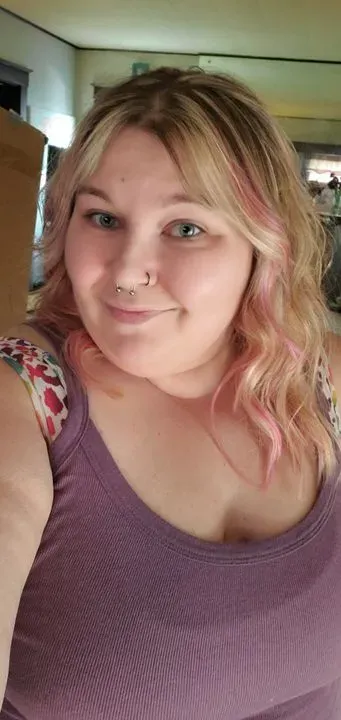 https://cdn.salonspotlight.com/photos/OgAQm85270rTUbtB23BZ/e9f802c6-2e83-403b-b50a-5d4cbe108520_720x720