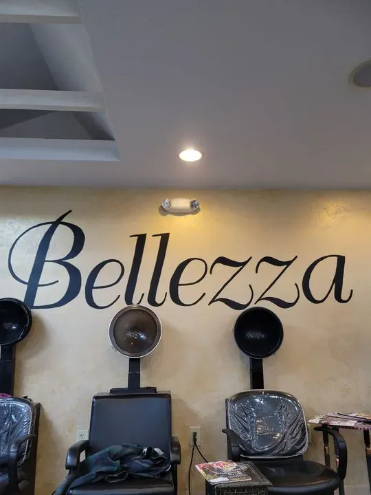 https://cdn.salonspotlight.com/photos/Oj5qeLWng4Fr1QTv7pL9/7e4ca12c-6ea9-452c-9f3f-ffea0bdd0f56_720x720