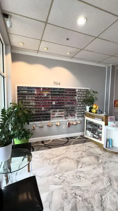 https://cdn.salonspotlight.com/photos/OjfZXjmSKwEPyXmxy9F2/1546005a-99e1-4449-87f7-bb42c0d40f0b_720x720
