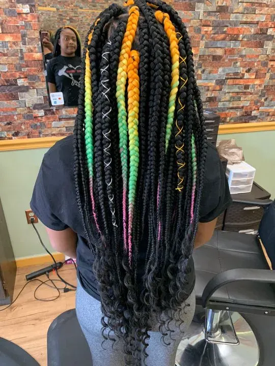 https://cdn.salonspotlight.com/photos/Ol8otpVlkjboX9nrEsfq/a5fdbecb-85f3-44a5-8e61-38d55eeed07a_720x720