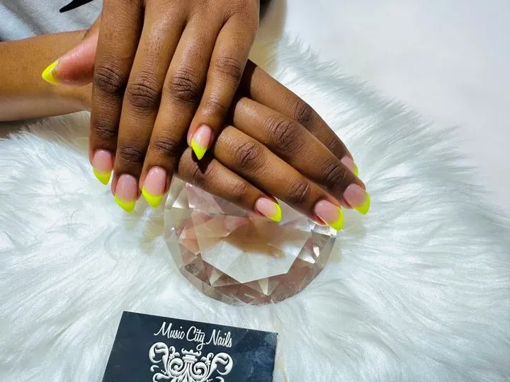 https://cdn.salonspotlight.com/photos/OlZ2M78IjzNEEtpopEYf/98e2492c-886d-44a2-b72e-34d60566cbd7_720x720