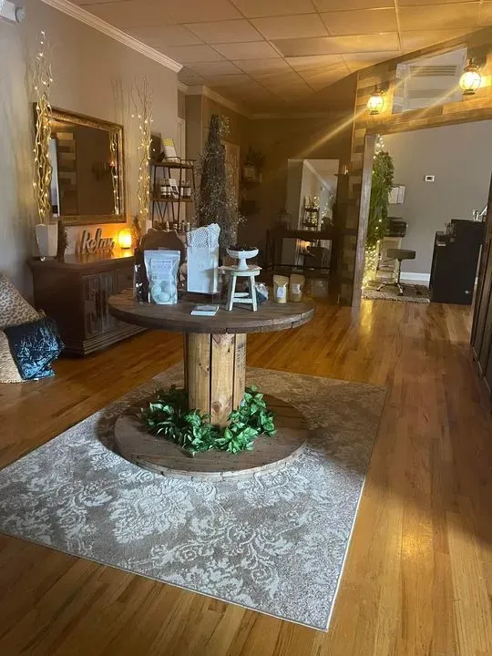 https://cdn.salonspotlight.com/photos/Om66Y70sUyBNq7PlZj6V/a0a0fb42-2183-4cc0-a0d6-f194fd58724a_720x720