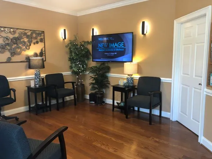 https://cdn.salonspotlight.com/photos/OmRpFlqAtd4ua002rRpF/97ccd415-11cc-46d0-a333-dfc6f99f7c48_720x720