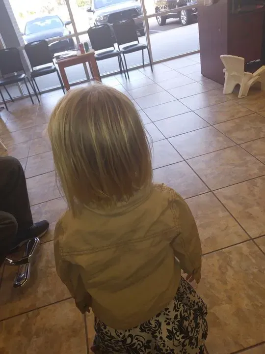 https://cdn.salonspotlight.com/photos/OmxG2UtbOOySv15zHxvI/bc330253-6022-417b-af00-27b1d728dd6e_720x720