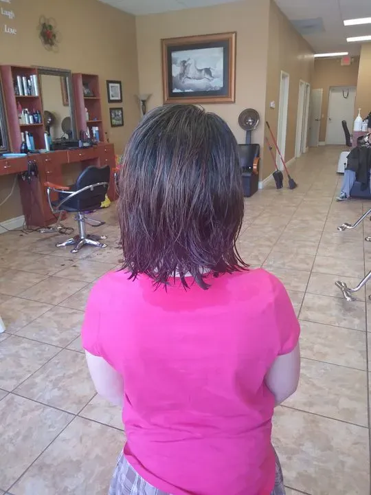 https://cdn.salonspotlight.com/photos/OmxG2UtbOOySv15zHxvI/e46835a5-f67d-4165-9ae0-0d6ae459ec5f_720x720
