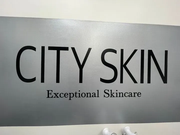 https://cdn.salonspotlight.com/photos/OnGBYPrQSqwIRlprImLB/a4bc9418-0da8-4a13-9df3-862aa186f6d9_720x720