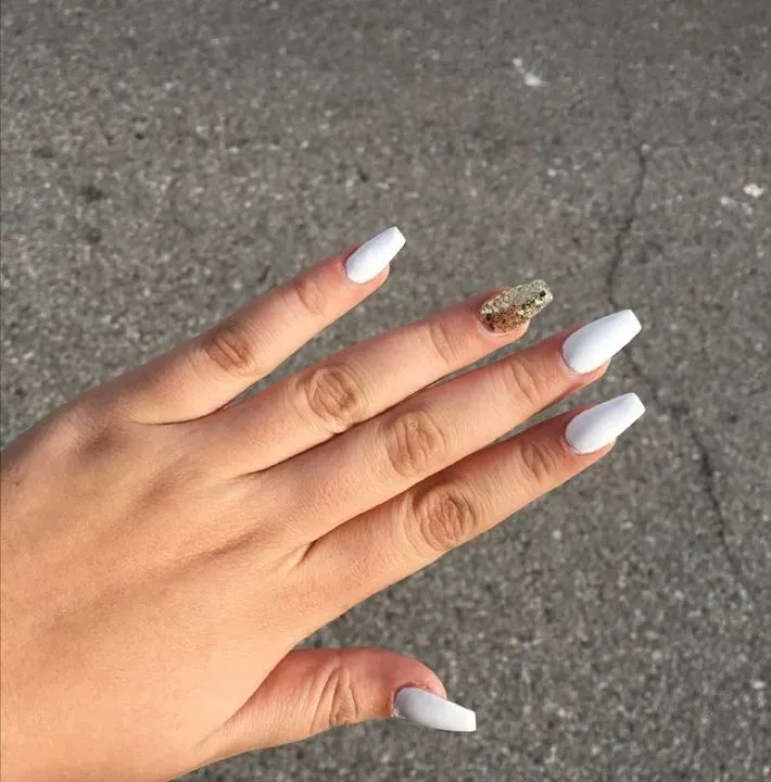 https://cdn.salonspotlight.com/photos/Ooe0JNLsdqgK1axANfPF/1b55fbd6-dbbb-4681-af81-99e7b8897639_720x720
