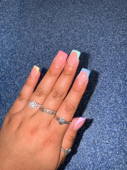 https://cdn.salonspotlight.com/photos/Ooe0JNLsdqgK1axANfPF/595f7cb1-c8a2-4580-8cdd-6e32b669e5ae_720x720