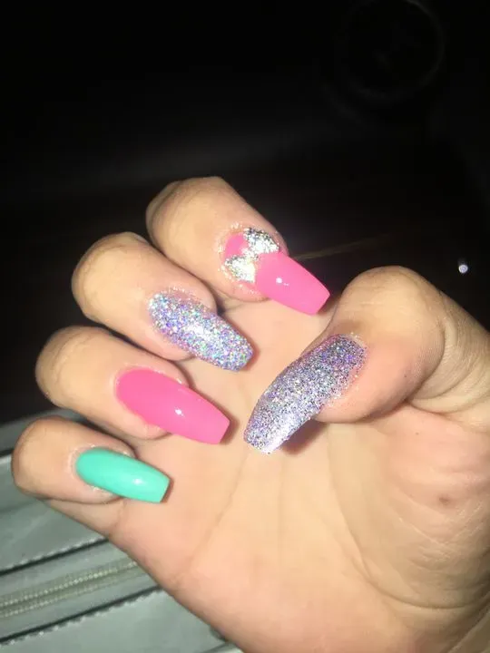 https://cdn.salonspotlight.com/photos/Ooe0JNLsdqgK1axANfPF/cb6145ec-7ad3-485e-9bdc-c696dab10a1c_720x720