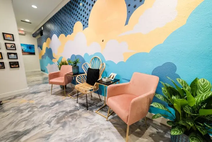 https://cdn.salonspotlight.com/photos/OqpJPMgm6zsXTziurYkH/5a24ac9e-d7b6-4262-8cdd-283ef3d5ae56_720x720