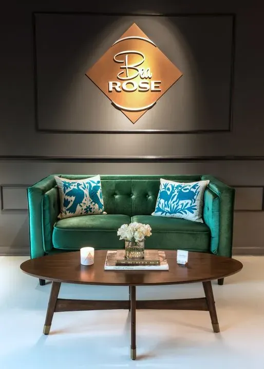 https://cdn.salonspotlight.com/photos/OrteO6wwO3DDMBu8n6Dn/16abf599-471b-40d2-8350-0a263be1af27_720x720