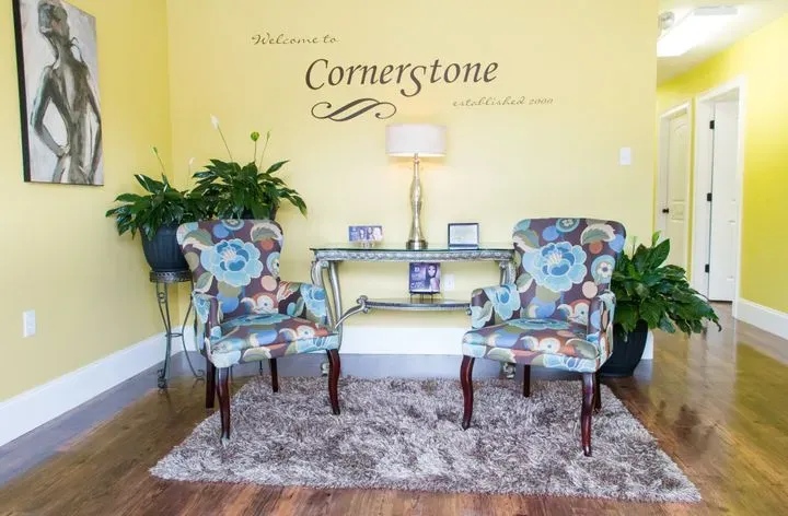 https://cdn.salonspotlight.com/photos/Os21xEJjLNHpownNWemE/e27f68fa-57f1-4c9b-95b4-b379f9af1a61_720x720