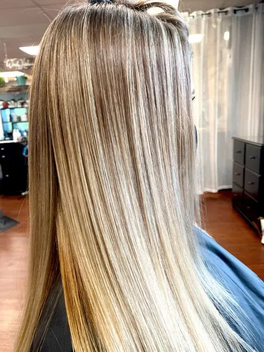 https://cdn.salonspotlight.com/photos/OskGY4MfOi3ZhdngHb50/79fcc0ed-125f-498d-ba3f-b521f073d50d_720x720