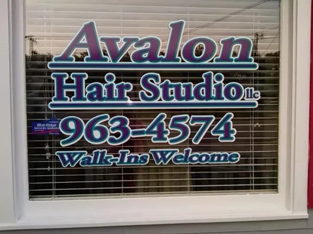 https://cdn.salonspotlight.com/photos/OtBOueXXUEnzW4O8eoJz/789b398a-7122-40a7-8097-8d5971c1560a_720x720