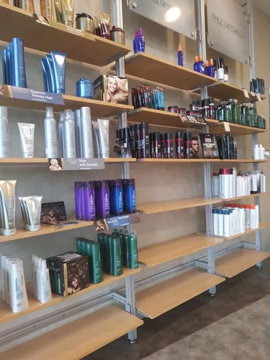 https://cdn.salonspotlight.com/photos/OtBmqUXAJ5SM9r3pgNVC/9463f292-17c8-46bf-8613-7d5a1068966e_720x720