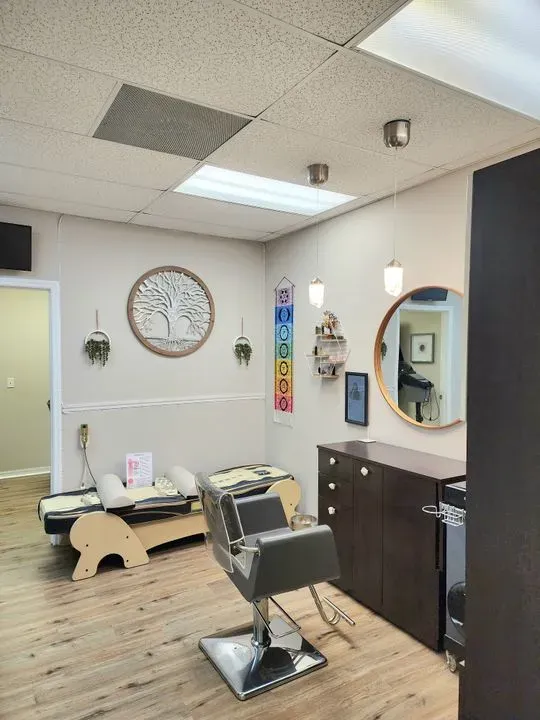 https://cdn.salonspotlight.com/photos/OuYXYYpohKOVralZDAV2/1aecf0e1-6bc9-4d3a-93a5-74ea3d808847_720x720
