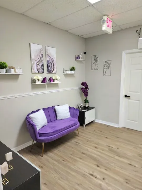 https://cdn.salonspotlight.com/photos/OuYXYYpohKOVralZDAV2/5084001a-9934-4774-81e0-89b9f1903a4f_720x720