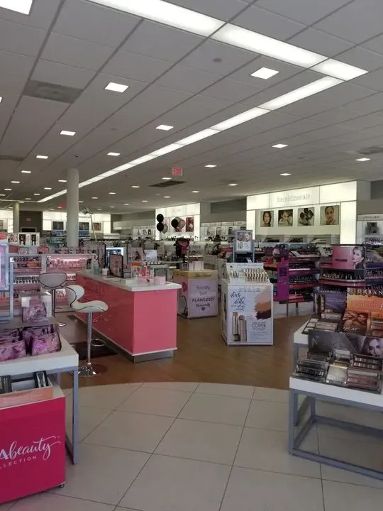 https://cdn.salonspotlight.com/photos/OwBjd7Bxxu1PUrInTaCz/44ea63a9-779a-470b-abe7-b008e09ac902_720x720