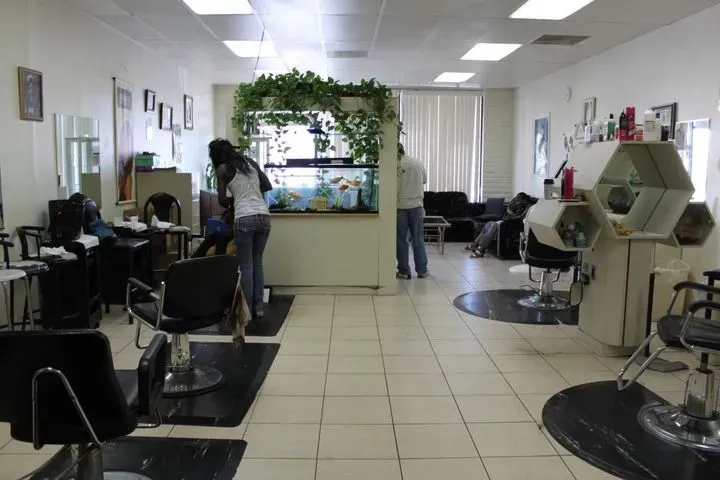 https://cdn.salonspotlight.com/photos/OwbDtCCBwQhZ86WMjcmC/0bed5596-132e-4492-a586-55a1f52ad17a_720x720