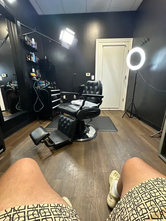 https://cdn.salonspotlight.com/photos/OxFV6cYoCGhd4LhQ2e8m/623ff6d5-6aee-40b3-b29d-8f41aa9d93ef_720x720