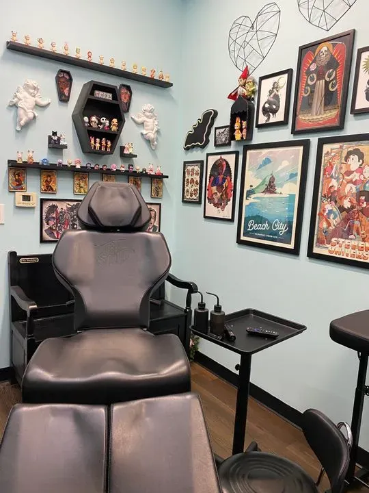 https://cdn.salonspotlight.com/photos/OxFV6cYoCGhd4LhQ2e8m/977faef9-eec3-485e-ac12-eda926e9925f_720x720
