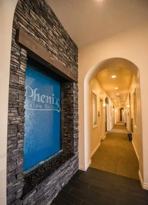 https://cdn.salonspotlight.com/photos/OxFV6cYoCGhd4LhQ2e8m/da8a79d9-a3f1-42ec-a943-8d721326e936_720x720