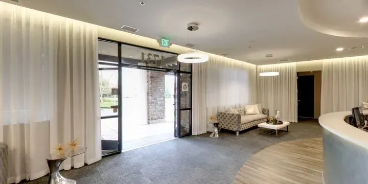 https://cdn.salonspotlight.com/photos/OxzZ9oOsoOD6uMSbouB9/ada6fd15-7631-468c-b298-81cbf2e9a3e7_720x720