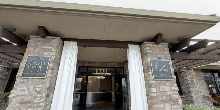 https://cdn.salonspotlight.com/photos/OxzZ9oOsoOD6uMSbouB9/f0d1abae-8011-4f44-b8fc-91a2973abd9b_720x720