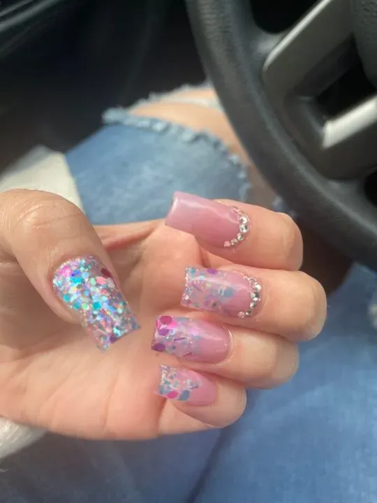 https://cdn.salonspotlight.com/photos/OyXDD4lBfIMfSYjO3s8V/2d500fb8-f454-4540-8b23-fa77b8f83861_720x720