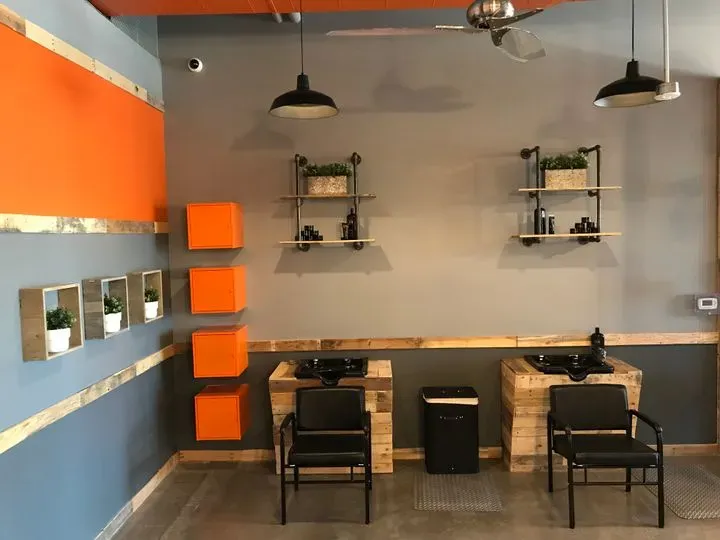 https://cdn.salonspotlight.com/photos/Oz3EYT6nsJ8FiBSSHjvc/c1d309c6-7834-4d0f-a6ae-096ff58ab607_720x720
