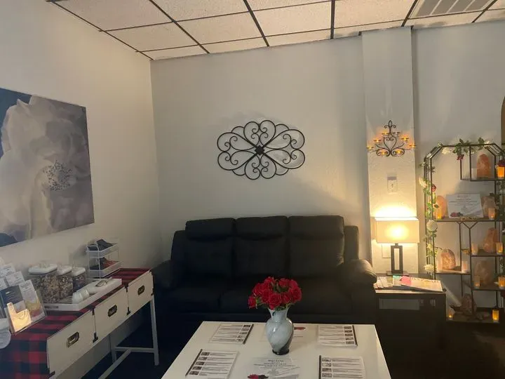 https://cdn.salonspotlight.com/photos/Oz410tAIrtye19lMha4l/1e156bd3-4dc7-440c-8a90-03e6b08994e8_720x720