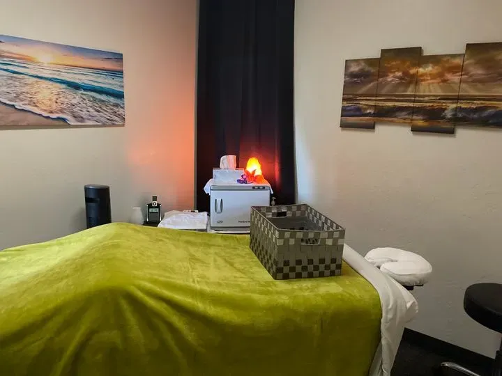 https://cdn.salonspotlight.com/photos/Oz410tAIrtye19lMha4l/8456fc37-f52c-423b-8171-52e645dbf064_720x720