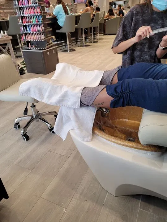 https://cdn.salonspotlight.com/photos/OzIQMym9psNUYoLD4Cfq/762cba46-7461-41e7-8e3d-446fd796603e_720x720