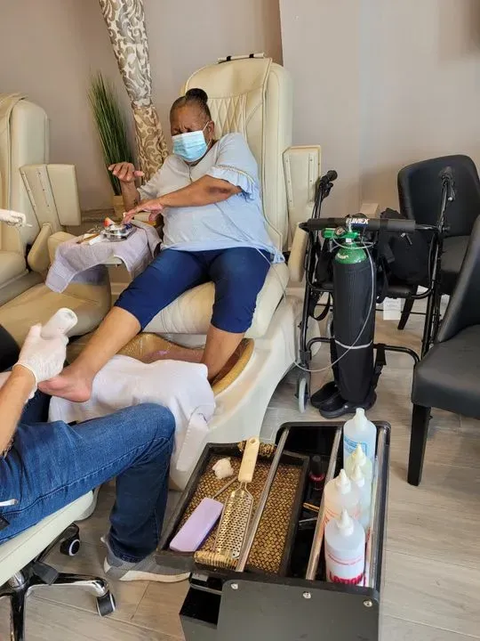https://cdn.salonspotlight.com/photos/OzIQMym9psNUYoLD4Cfq/c488928c-4eb9-479a-8841-2f418baed67d_720x720