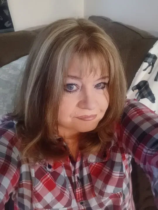 https://cdn.salonspotlight.com/photos/OzyNIxnbc0JIUmLqda6T/2b3b3ec7-74f8-4f7e-8044-1237a690adcd_720x720