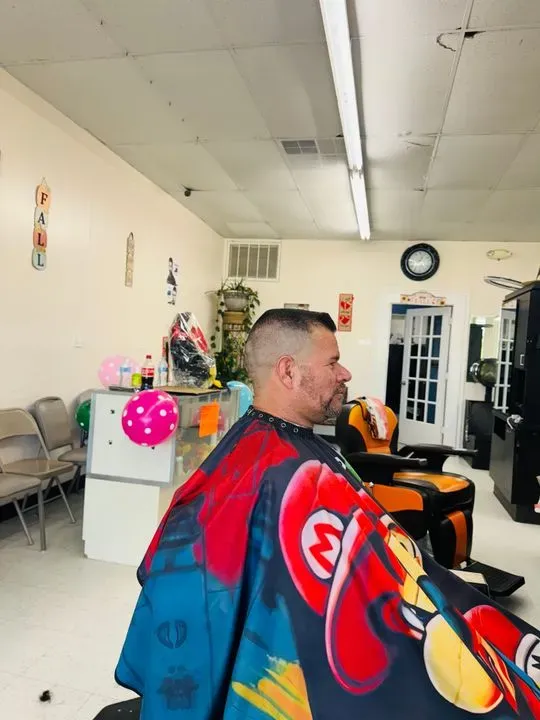 https://cdn.salonspotlight.com/photos/P0G1ppjDn2ZfI3igvnUc/62006fb2-0bf4-4dd5-ab60-a55088814f6c_720x720