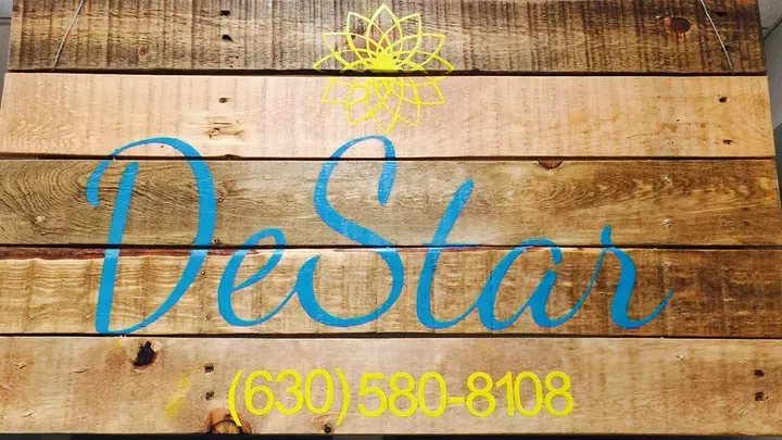 https://cdn.salonspotlight.com/photos/P0r5qwMZYTvsih0Vqkcw/784f0fd8-7f67-4cb8-b82a-aa961aa43e67_720x720