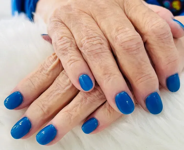 https://cdn.salonspotlight.com/photos/P0zWDPNonwEgFWQ1SR31/0c7e298f-85ae-4b6f-9de3-d6b056ed6cf6_720x720