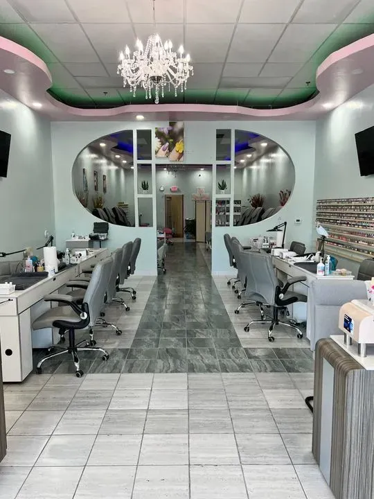 https://cdn.salonspotlight.com/photos/P0zWDPNonwEgFWQ1SR31/234b04c6-30b0-4c56-9684-960b6d4b8c7d_720x720