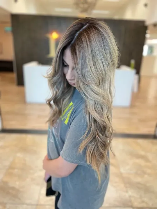https://cdn.salonspotlight.com/photos/P2R9mZFXP9b01Y4sWWqq/19eb28d9-041a-48cc-b9f3-dbdb0bfeef7d_720x720