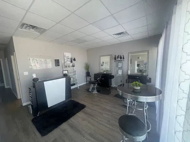https://cdn.salonspotlight.com/photos/P3C2eu7r3L8pIKmNX87M/73310715-3243-4dee-b7ab-5d20b28d5cd6_720x720