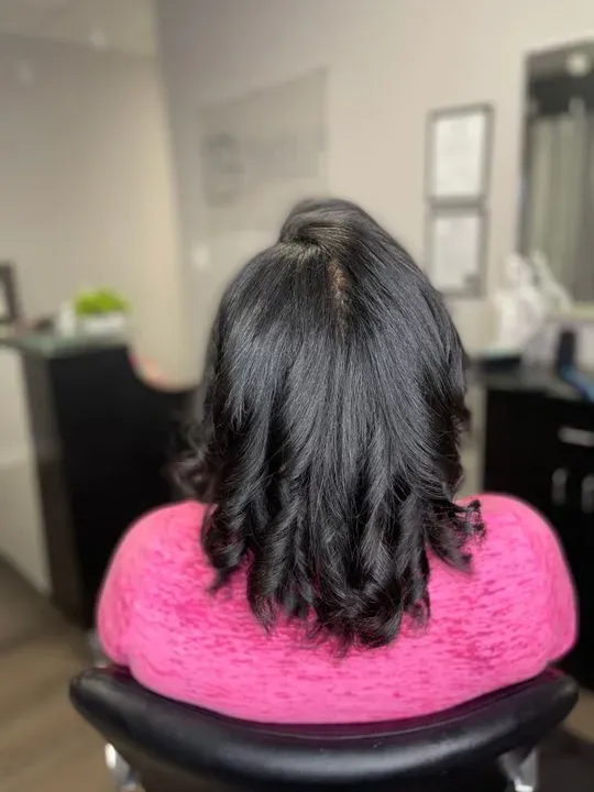 https://cdn.salonspotlight.com/photos/P3C2eu7r3L8pIKmNX87M/aefaf742-fdfa-4fe9-a0c1-8dee360389c7_720x720