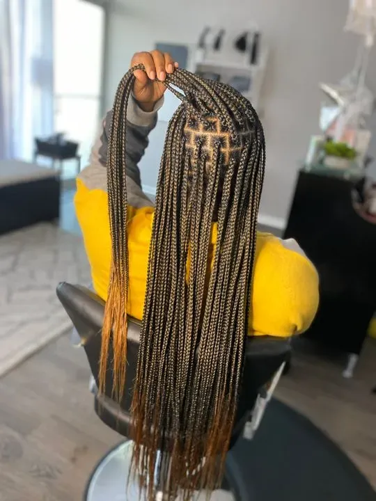 https://cdn.salonspotlight.com/photos/P3C2eu7r3L8pIKmNX87M/d159c9c3-5519-4875-834b-d3521bc4d139_720x720
