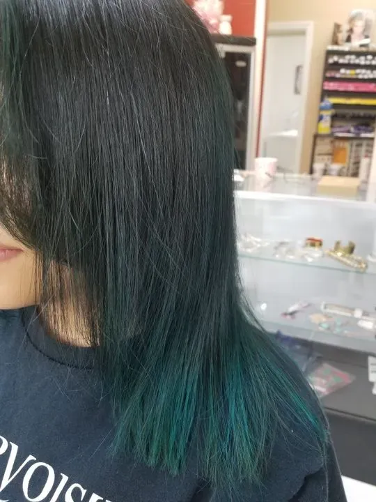 https://cdn.salonspotlight.com/photos/P3CA1UX65byjDdtDCXF2/40018825-93a8-4ea6-86c0-bb825590fd08_720x720