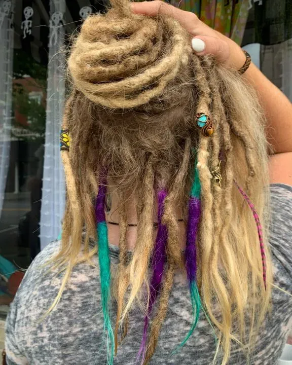 https://cdn.salonspotlight.com/photos/P3qpouGebZFuPMfheRKz/76702db7-8567-48b9-87a3-b49e32e075ad_720x720